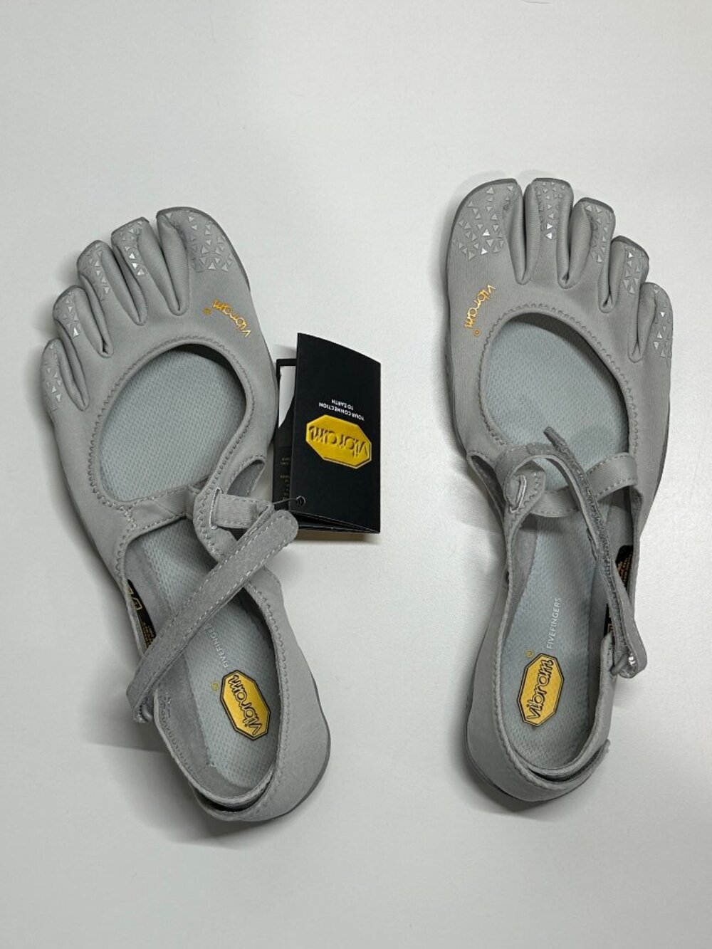 VIBRAM FIVEFINGERS V-SOUL SILVER 38 NWT